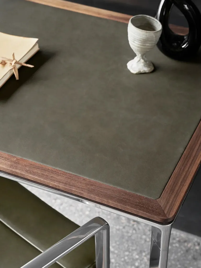 Vipp 430 Studio Desk, camel leather fra> Skriveborde