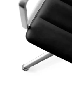 Vipp 452 Swivel Chair, curly edition fra><noscript><img width=
