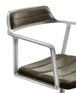 Vipp 452 Swivel Chair, dark sand fra><noscript><img width=