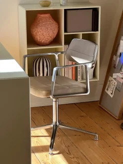 Vipp 453 Swivel Chair, Light Grey, Special Edition fra><noscript><img width=