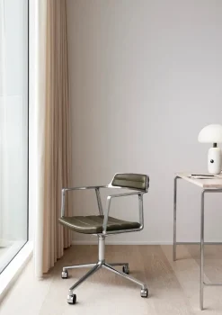 Vipp 452 Swivel Chair m/hjul, camel læder fra><noscript><img width=