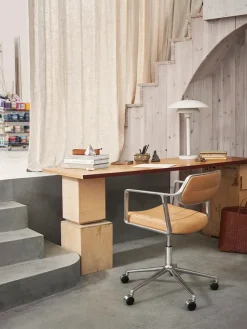Vipp 453 Swivel+ Chair m/hjul, dark sand tekstil fra><noscript><img width=