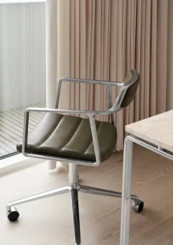 Vipp 452 Swivel Chair m/hjul, sort læder fra><noscript><img width=