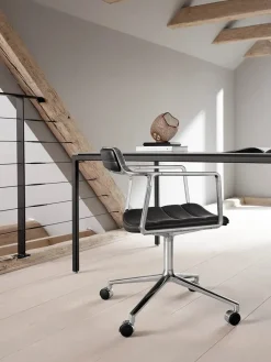Vipp 452 Swivel Chair m/hjul, sort læder fra><noscript><img width=