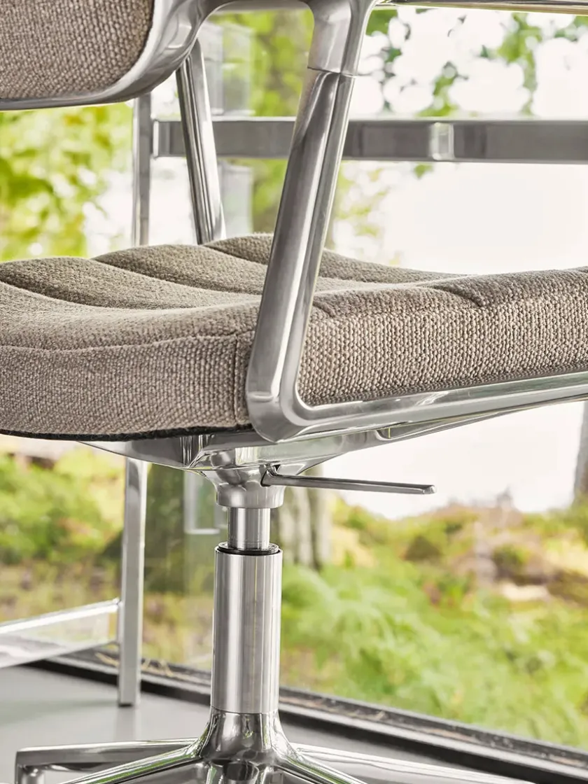Vipp 453 Swivel+ Chair m/sort stel & hjul, sort læder fra> Kontorstole