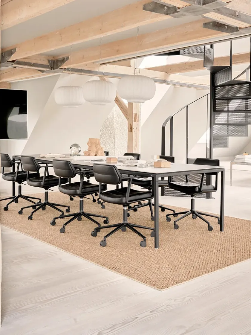 Vipp 453 Swivel+ Chair m/sort stel & hjul, sort læder fra> Kontorstole