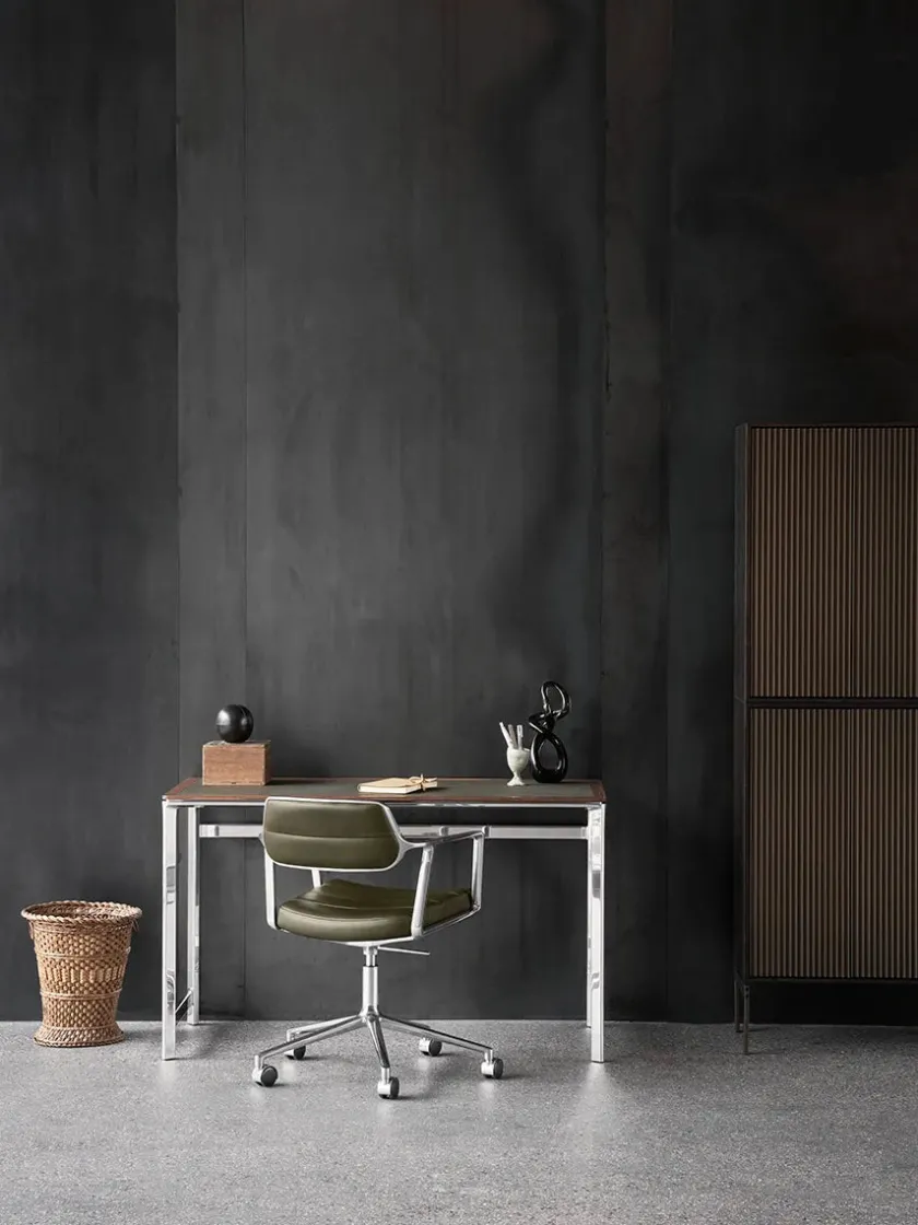 Vipp 453 Swivel+ Chair m/sort stel & hjul, sort læder fra> Kontorstole