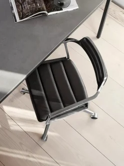 Vipp 452 Swivel Chair m/sort stel & hjul, sort læder fra><noscript><img width=