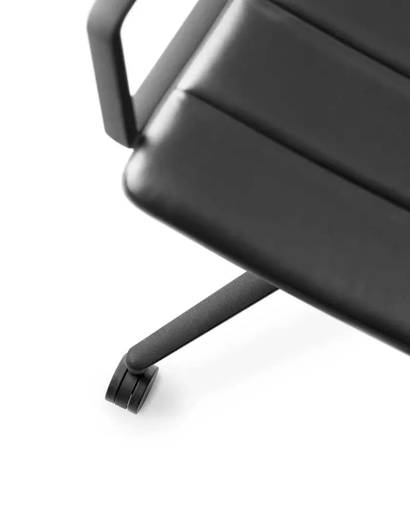 Vipp 452 Swivel Chair m/sort stel & hjul, sort læder fra> Kontorstole