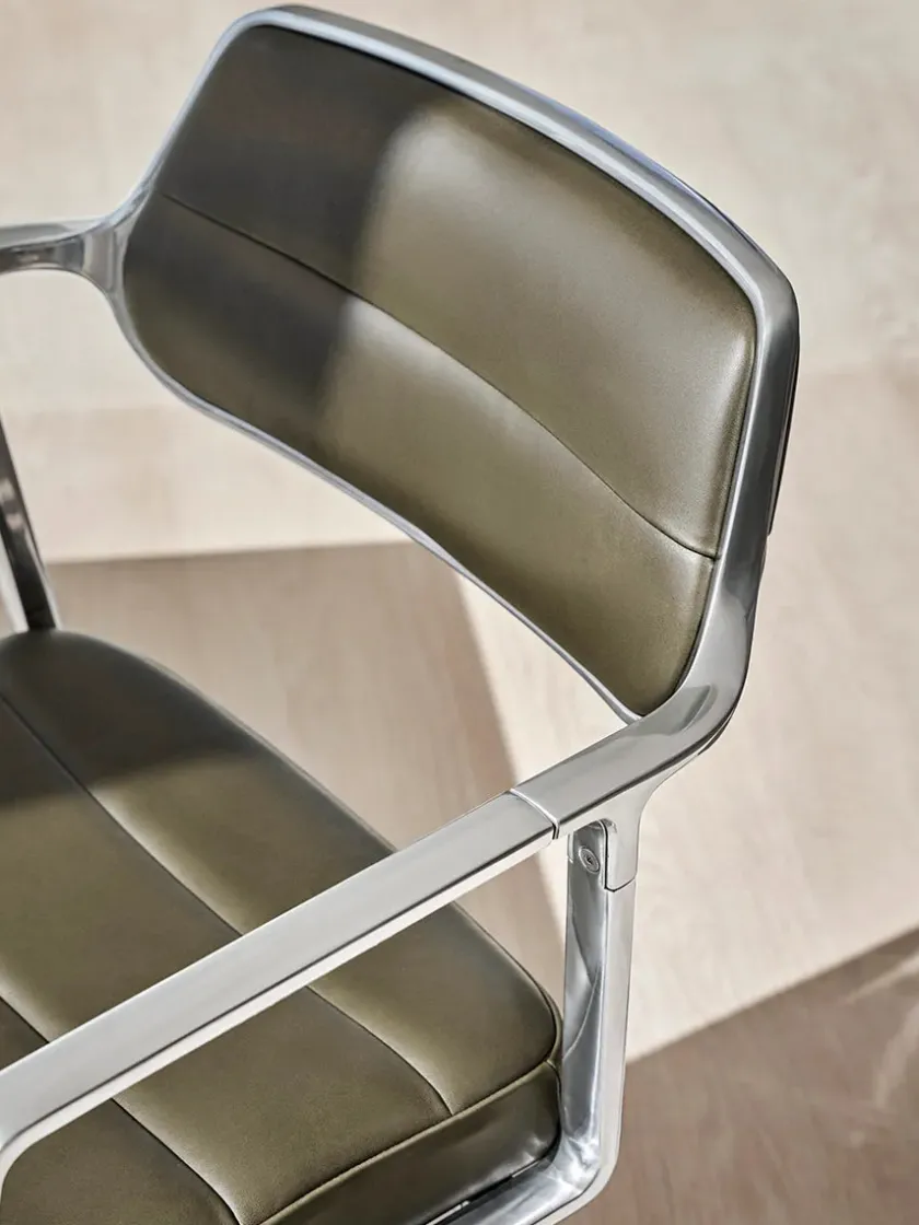 Vipp 453 Swivel+ Chair, sort læder fra> Kontorstole