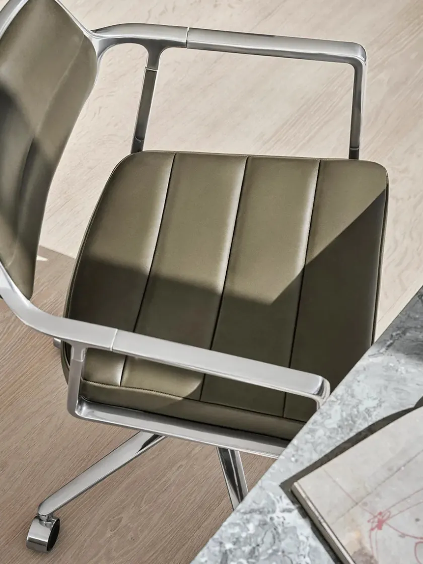 Vipp 453 Swivel+ Chair, sort læder fra> Kontorstole