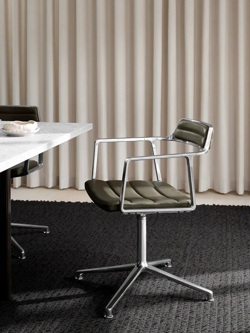 Vipp 452 Swivel Chair, sort læder fra> Spisebordsstole