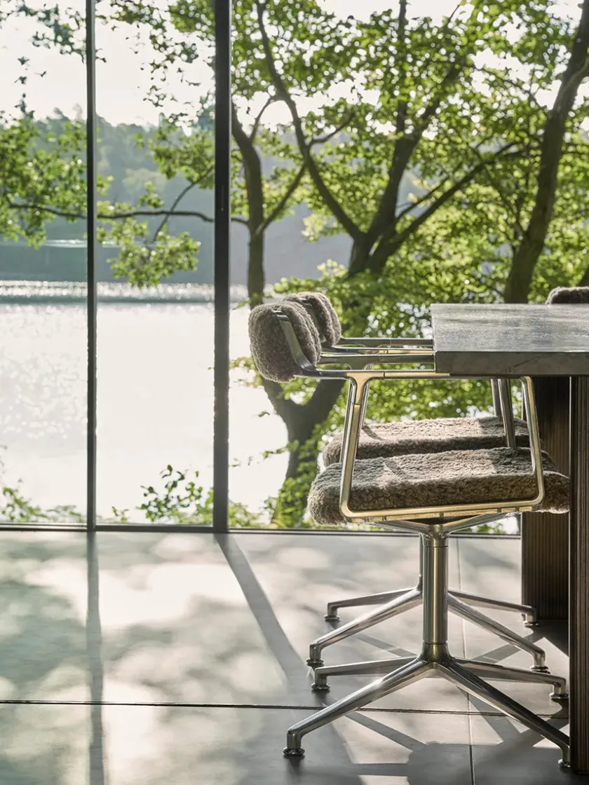 Vipp 452 Swivel Chair, sort læder fra> Spisebordsstole