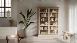 Lindebjerg Design Vitrineskab N2, light oak fra> Vitrineskabe