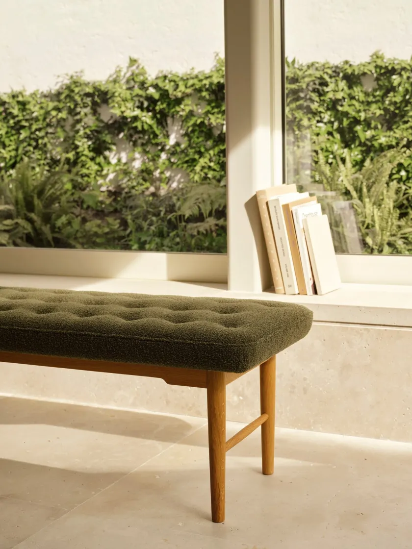 Carl Hansen & Søn VLA75S Foyer bænk, eg olie af Vilhelm Lauritzen> Bænke