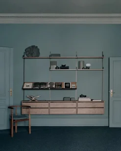 New Works Wardrobe Shelf Cabinet w. Drawers fra> Tøjstativer|Entrémøbler