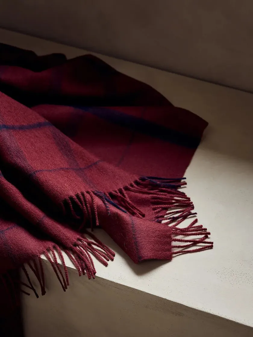 Silkeborg Uldspinderi Warp & Weft Plaid, concrete/midnight fra> Puder Og Plaider