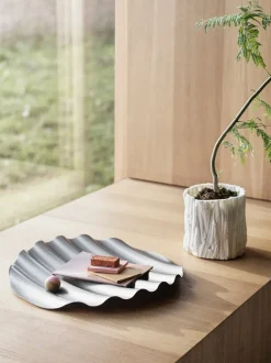 Muuto Wave Tray fra> Service