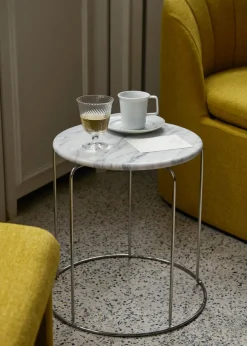 &Tradition Wire Stool Marble Top VP11 af Verner Panton><noscript><img width=