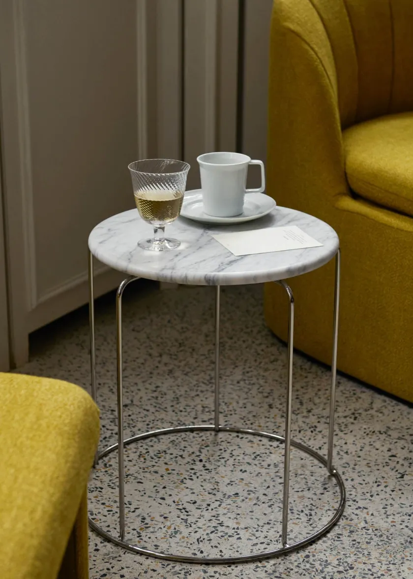 &Tradition Wire Stool Marble Top VP11 af Verner Panton> Gaver Til Ham|Tilbehør Til Borde