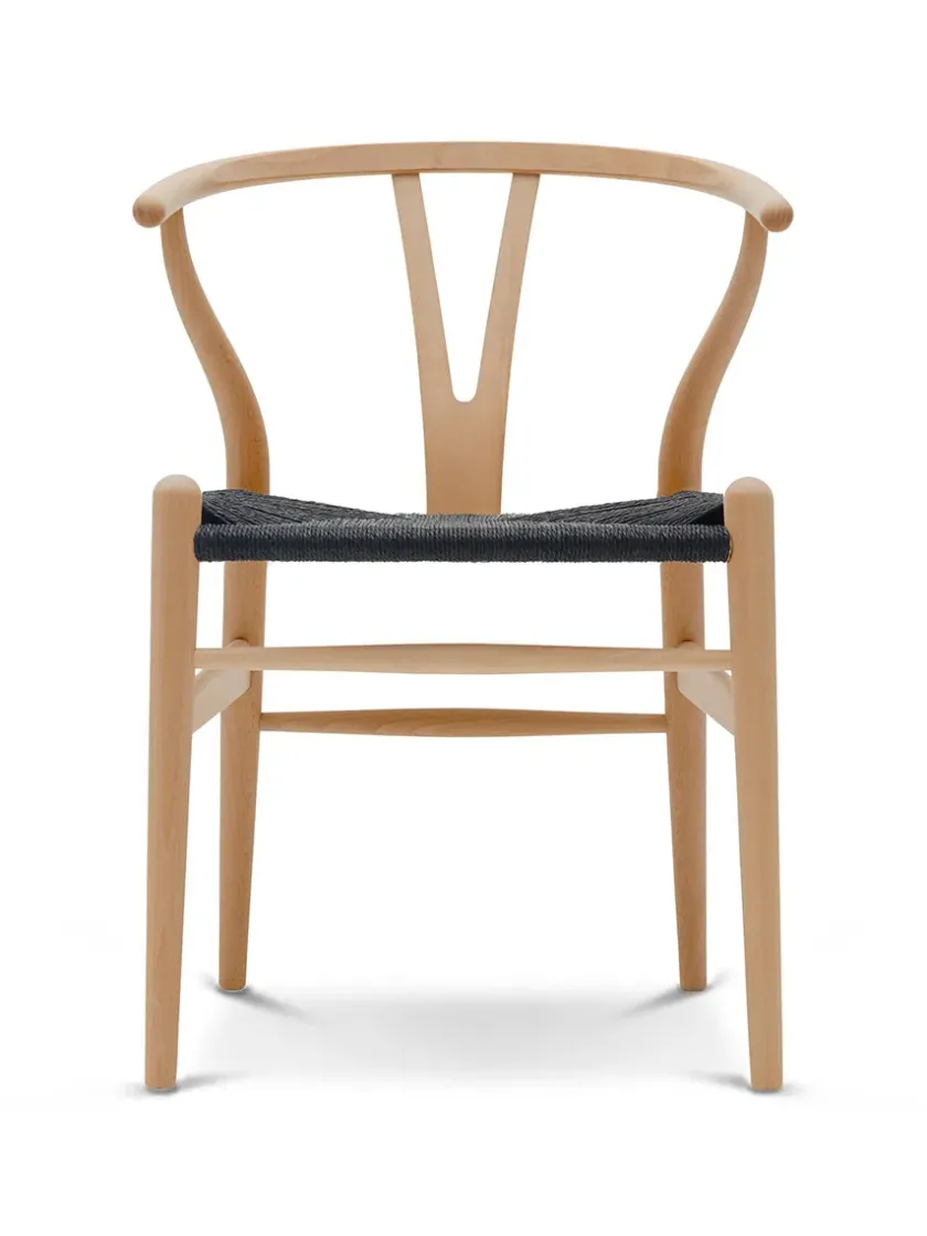 Carl Hansen & Søn Y-stol CH24, Bøg sæbe med sort flet af Hans J. Wegner> Spisebordsstole