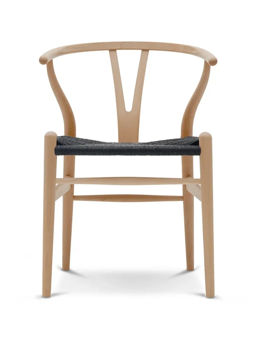 Carl Hansen & Søn Y-stol CH24, Bøg sæbe med sort flet af Hans J. Wegner> Spisebordsstole