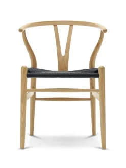 Carl Hansen & Søn Y-stol CH24, Eg hvidolie med sort flet af Hans J. Wegner> Spisebordsstole