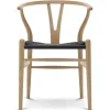 Carl Hansen & Søn Y-stol CH24, Eg sæbe med sort flet af Hans J. Wegner> Spisebordsstole