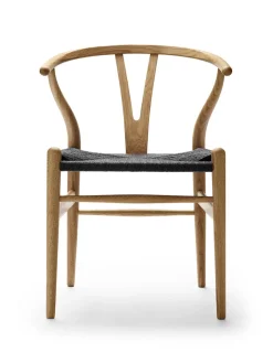 Carl Hansen & Søn Y-stol CH24, Eg sæbe med sort flet af Hans J. Wegner><noscript><img width=