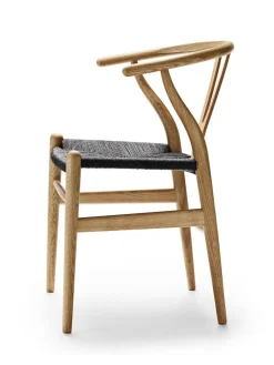 Carl Hansen & Søn Y-stol CH24, Eg sæbe med sort flet af Hans J. Wegner><noscript><img width=