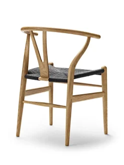 Carl Hansen & Søn Y-stol CH24, Eg sæbe med sort flet af Hans J. Wegner><noscript><img width=