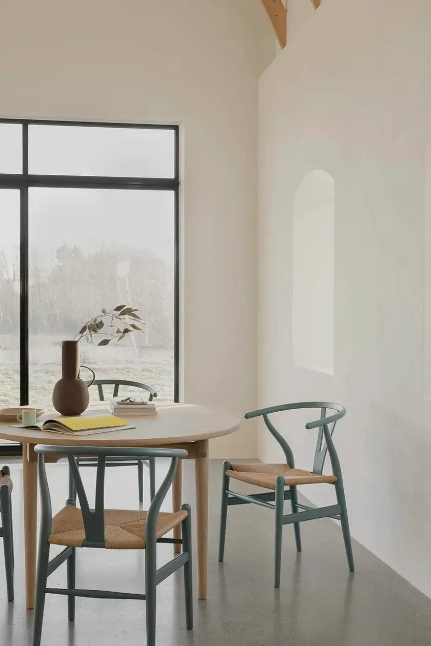 Carl Hansen & Søn Y-stol CH24 Soft Blue af Hans J. Wegner> Spisebordsstole