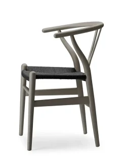 Carl Hansen & Søn Y-stol CH24 Soft Silver Grey med sort flet af Hans J. Wegner><noscript><img width=