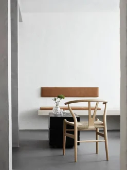 Carl Hansen & Søn Y-stol CH24, sort bøg af Hans J. Wegner><noscript><img width=