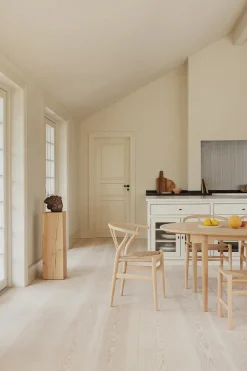Carl Hansen & Søn Y-stol CH24, sort eg af Hans J. Wegner><noscript><img width=